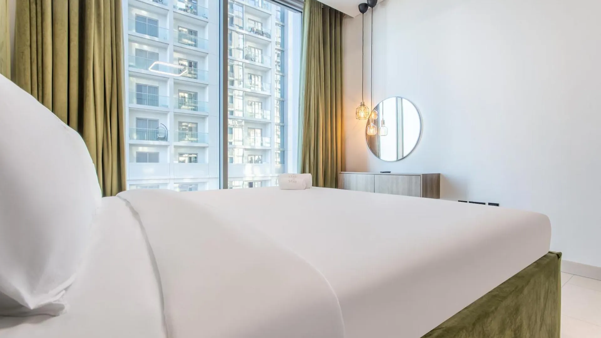 Stay By Latinem Luxury 2Br Holiday Home Cvr B1405 Near Burj Khalifa Dubaj