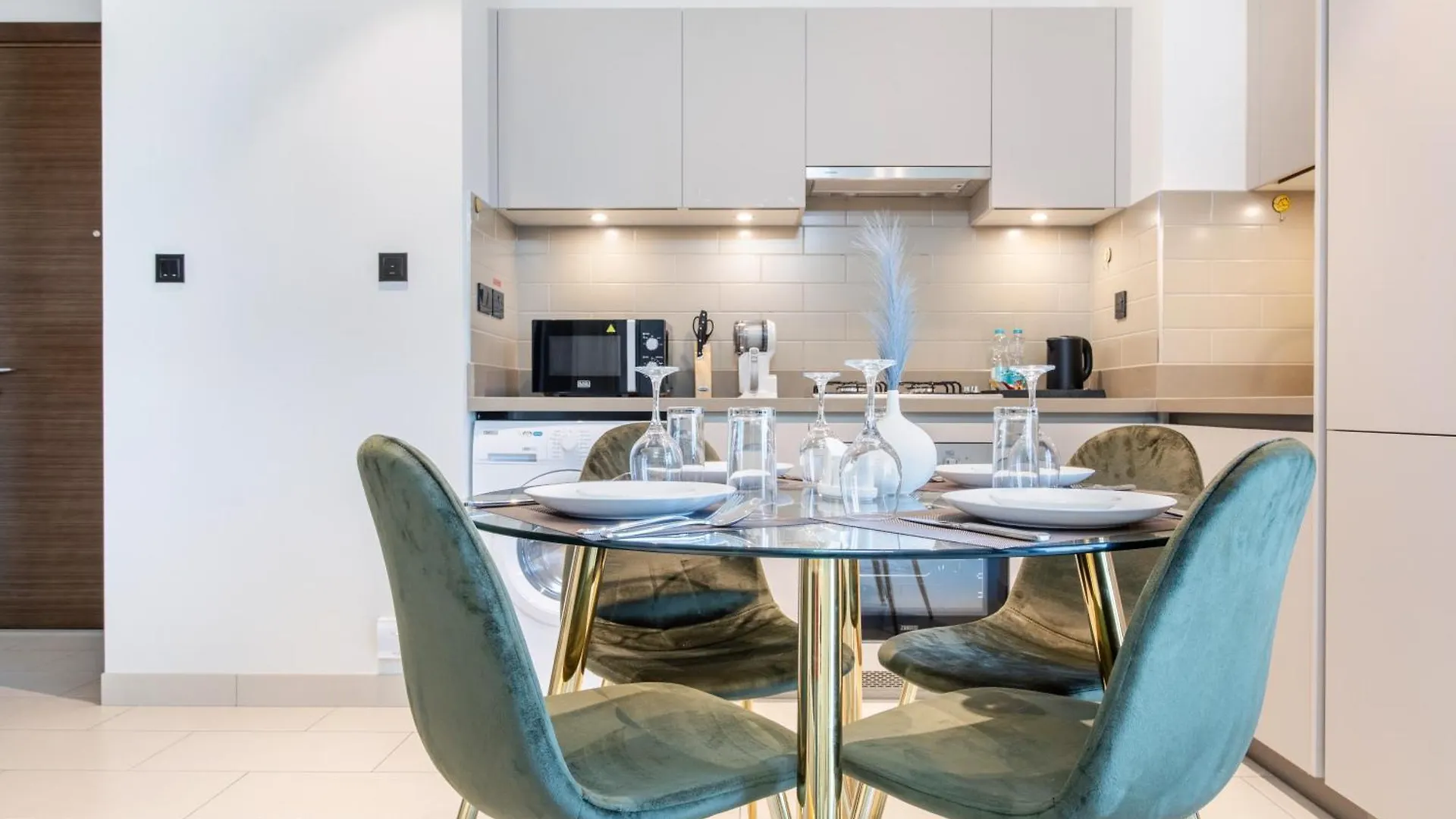 Stay By Latinem Luxury 2Br Holiday Home Cvr B1405 Near Burj Khalifa Dubaj Apartmán
